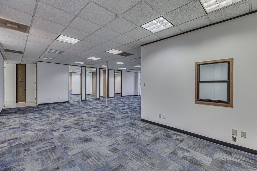 More Photos Of 10811 Warwana Rd, Houston Warehouse For Sale