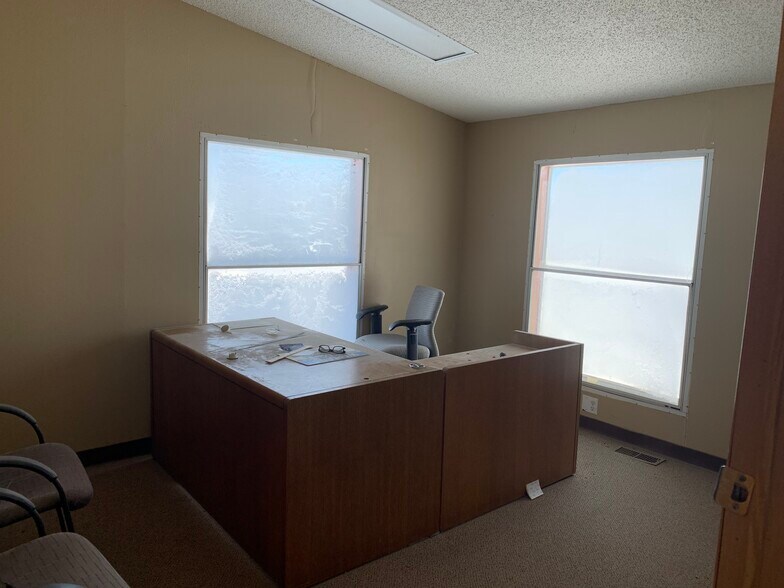 More Photos Of 4004 W 12th St, Sioux Falls Auto Dealership For Lease