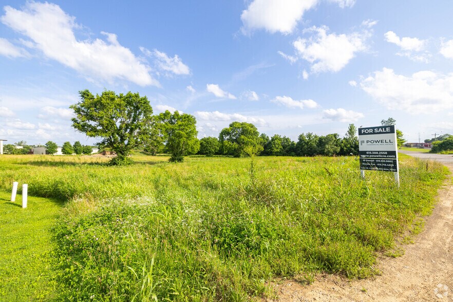 Primary Photo Of Airport Rd, Gallatin Land For Sale