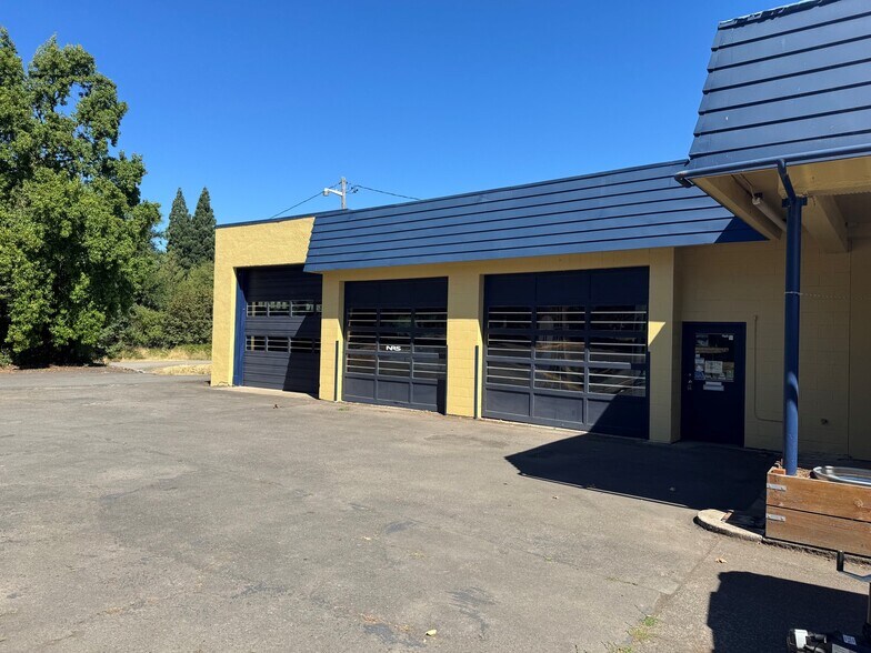 More Photos Of 112 Main St, Springfield Auto Repair For Lease