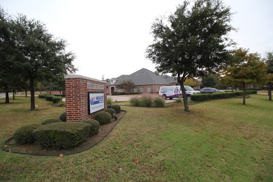 More Photos Of 2563 SW Grapevine Pky, Grapevine Office For Sale