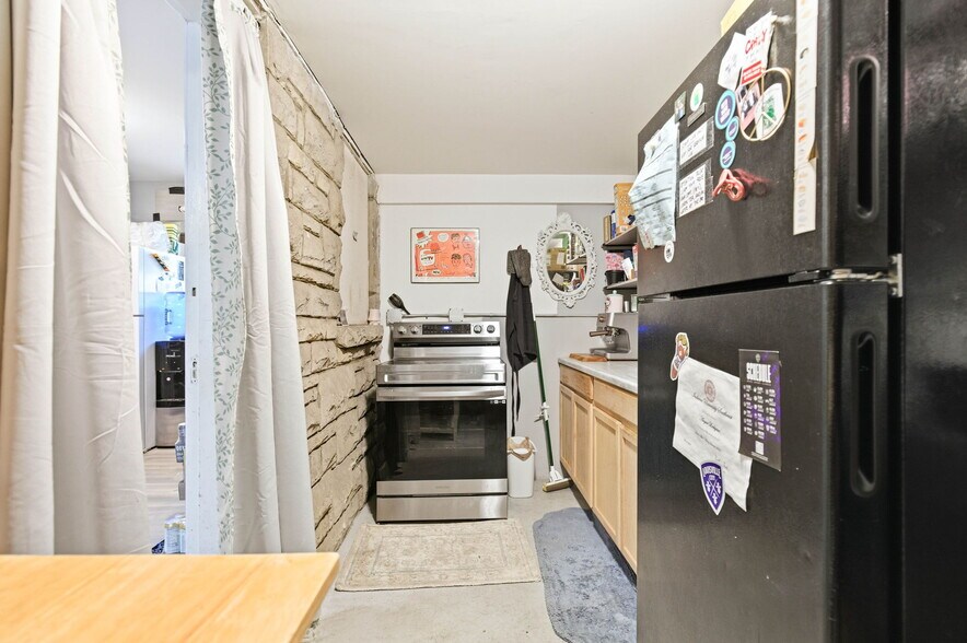 More Photos Of 2115 Crums Ln, Louisville Storefront Retail Office For Sale