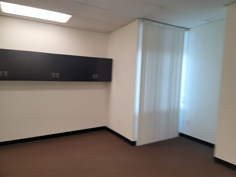 More Photos Of 800 S Rochester Ave, Ontario Warehouse For Lease