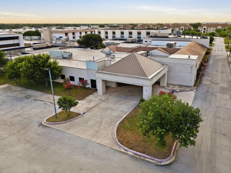 More Photos Of 7400 Barlite Blvd, San Antonio Medical For Lease