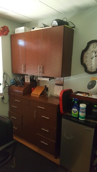 More Photos Of 9020-9030 S McClintock Dr, Tempe Unknown For Lease