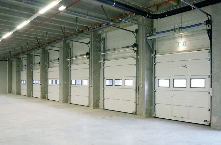 More Photos Of 152 Broadway, Haverstraw Warehouse For Lease