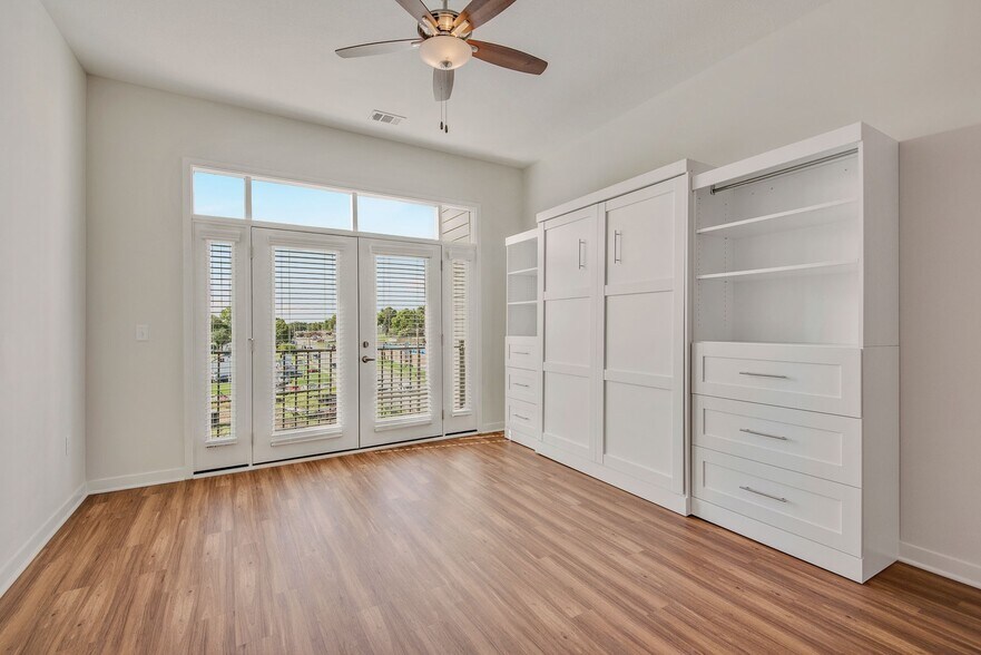 More Photos Of 8045 Metcalf Ave, Overland Park Apartments For Lease