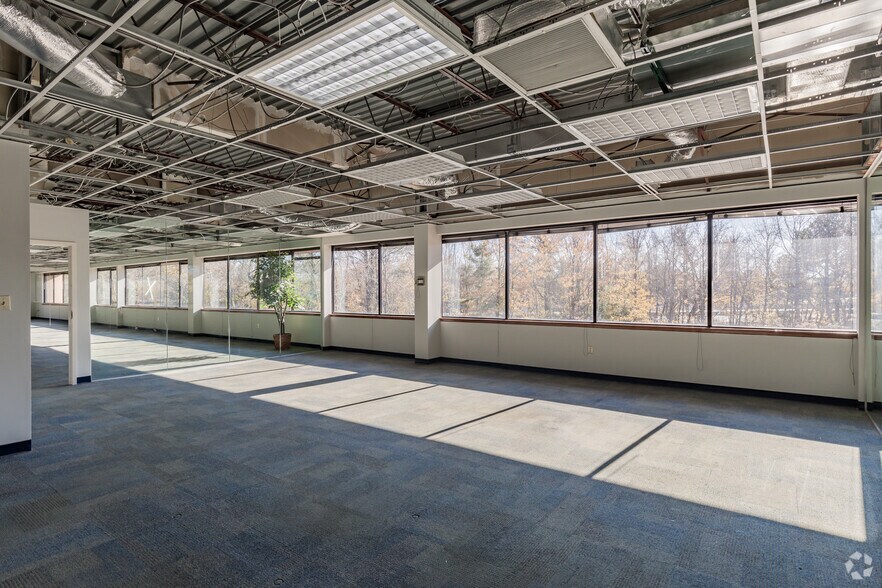 More Photos Of 840 Greenbrier Cir, Chesapeake Office For Lease