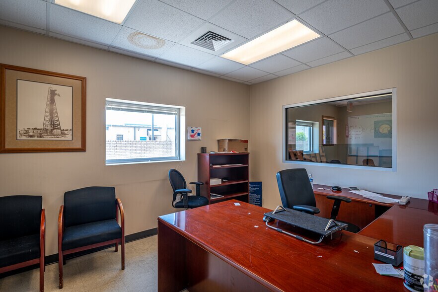 More Photos Of 9450 W Wingfoot Rd, Houston Manufacturing For Lease