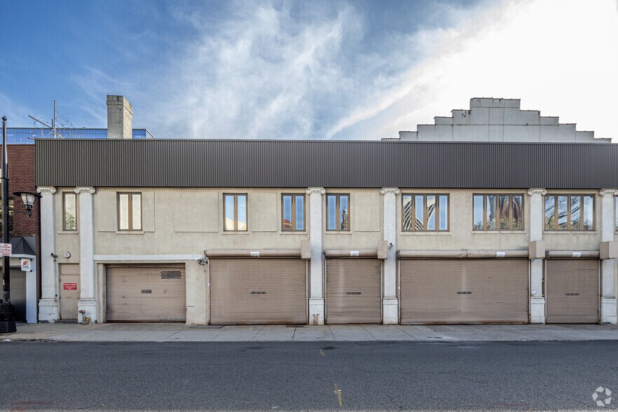 More Photos Of 100 Washington St, Newark Office For Lease