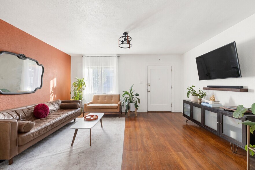 More Photos Of 2243 India St, Los Angeles Multifamily For Sale