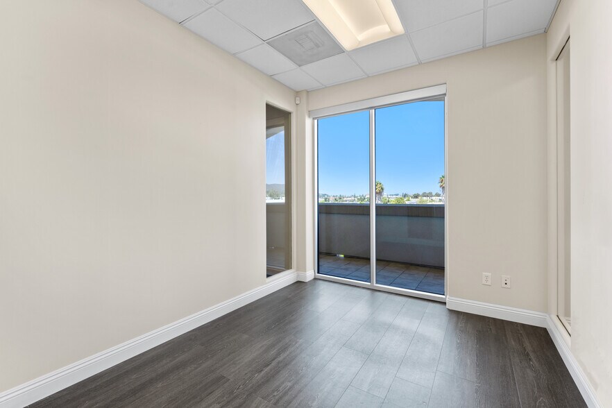 More Photos Of 950 Boardwalk, San Marcos Office For Sale