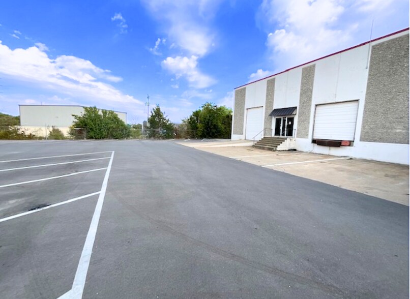 More Photos Of 4400-4412 SW 25th St, Oklahoma City Distribution For Lease