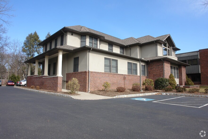 More Photos Of 121 Union Ave, Middlesex Office Residential For Lease