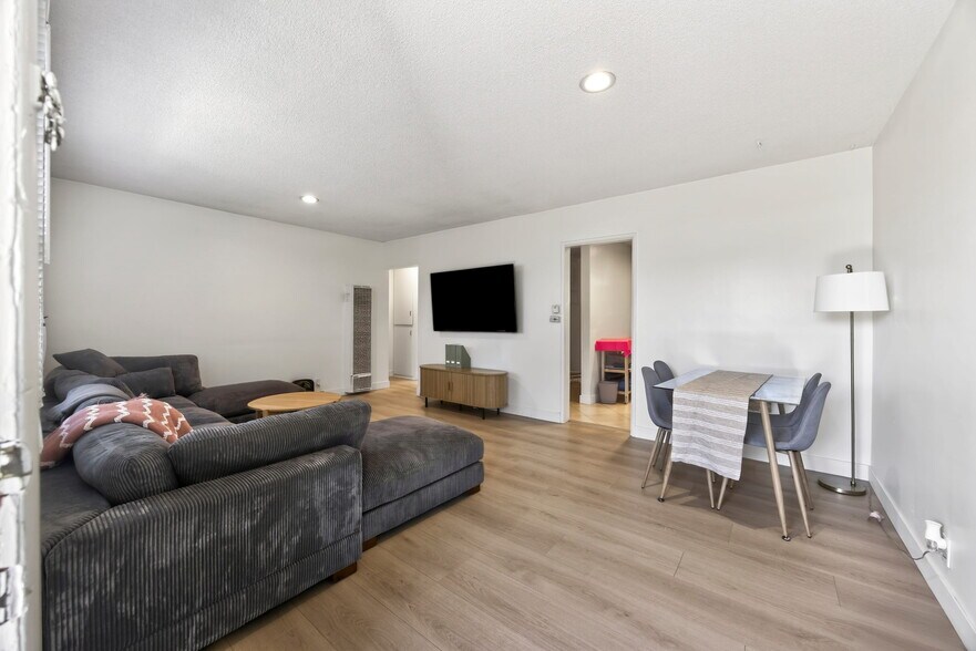 More Photos Of 2510 Carnegie Ln, Redondo Beach Apartments For Sale