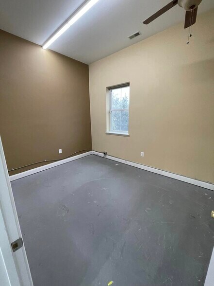 More Photos Of 6008 Fair Oaks Dr, Frederick Flex For Lease