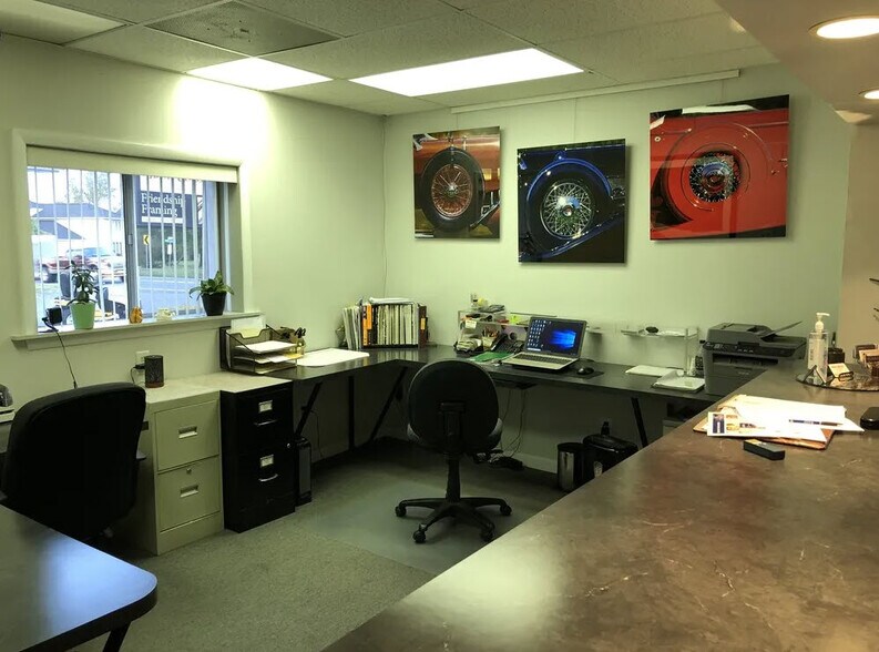 More Photos Of 8465-8467 Airport Rd, Bath Light Distribution For Sale