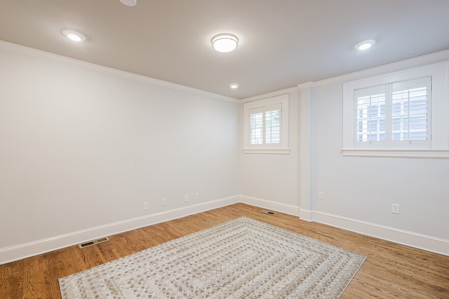 More Photos Of 1814 Euclid Ave, Charlotte Office For Lease