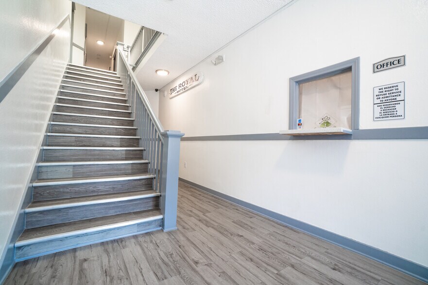 More Photos Of 238 W 10th St, San Pedro Hotel For Sale