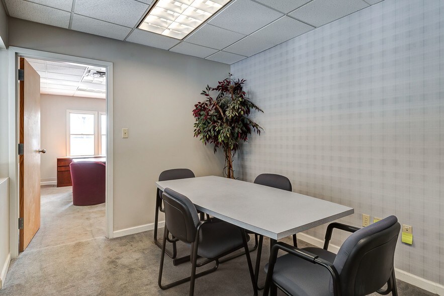 More Photos Of 647 W Genesee St, Syracuse Auto Dealership For Sale