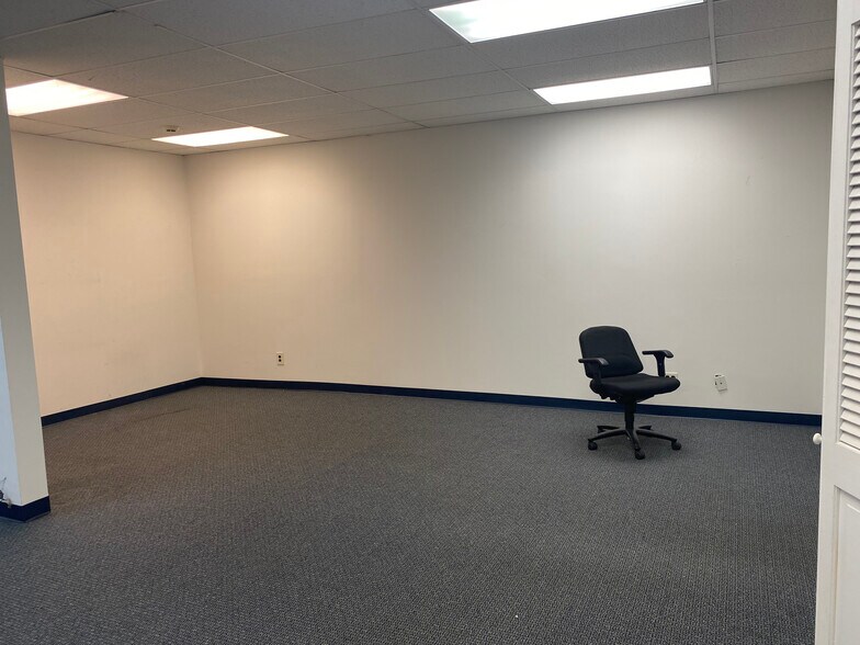 More Photos Of 92 S Central Ave, Hartsdale Storefront Retail Office For Lease