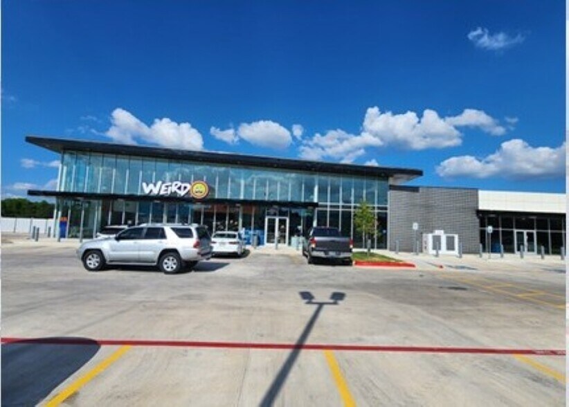 Primary Photo Of 1098 I35 North, Devine Storefront For Lease
