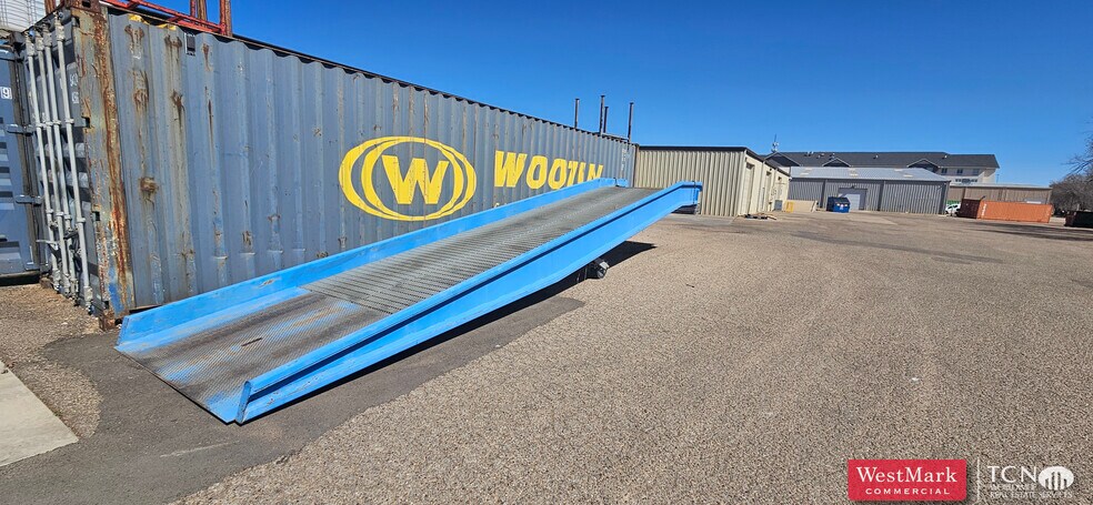 More Photos Of 6035 45th St, Lubbock Showroom For Lease