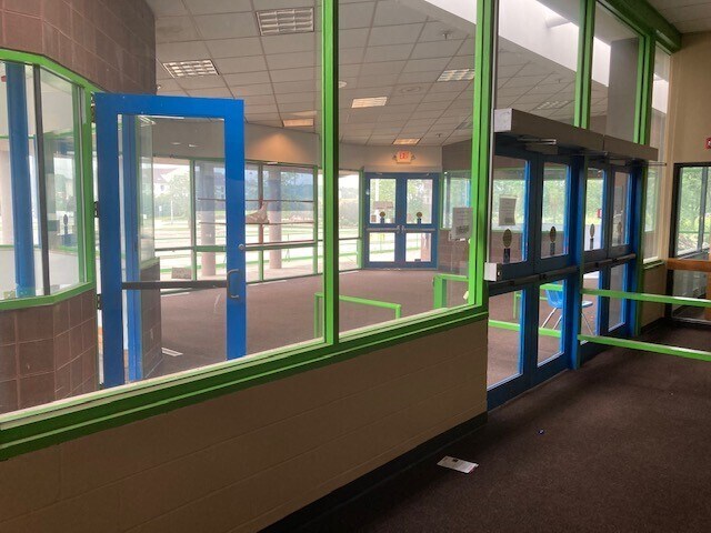 More Photos Of 110 Leffel Ln, Springfield Service For Lease