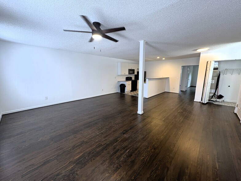 More Photos Of 207 W Main St, Mayodan Storefront Retail Residential For Sale