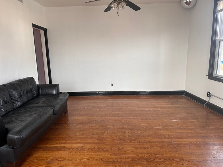 More Photos Of 7915-7917 Harford Rd, Parkville Storefront Retail Office For Lease