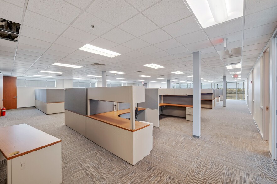 More Photos Of 805 48th Ave W, Williston Manufacturing For Lease