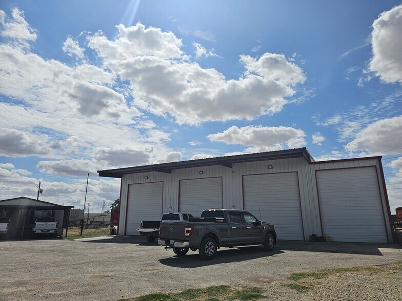 More Photos Of 11010 W Joan Dr, Odessa Warehouse For Sale