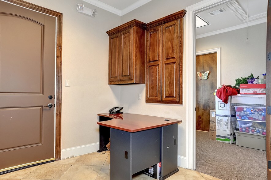 More Photos Of 2913 Overland Trl, Sherman Medical For Lease