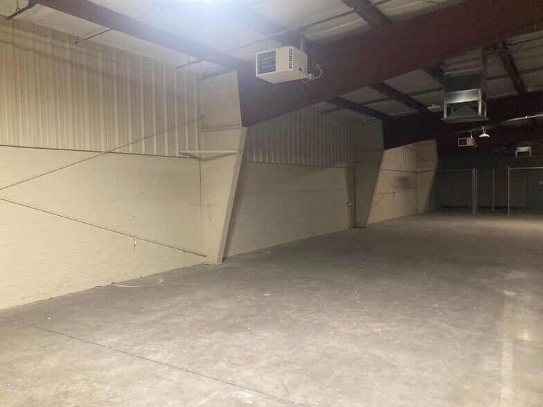 More Photos Of 6900 S Park Ave, Tucson Warehouse For Lease