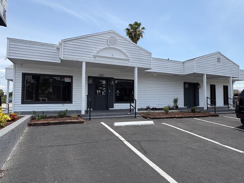More Photos Of 5897 Memorial Hwy, Tampa Storefront Retail Office For Lease