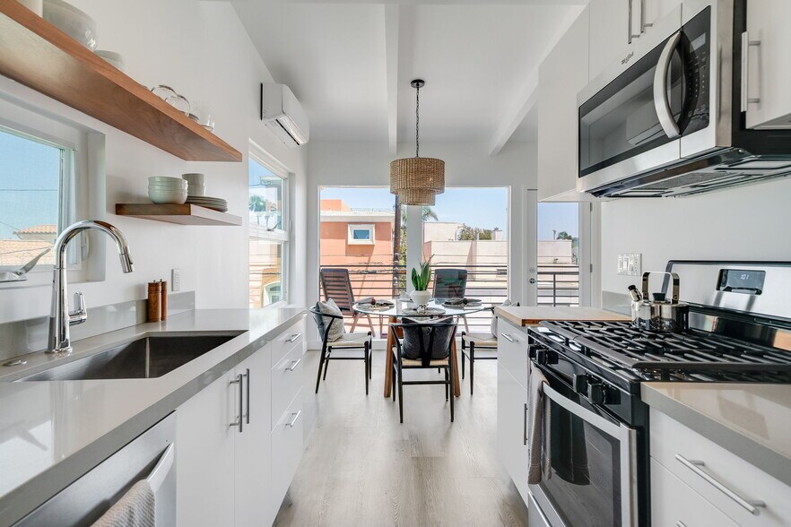 More Photos Of 2602 Pacific Ave, Venice Apartments For Sale