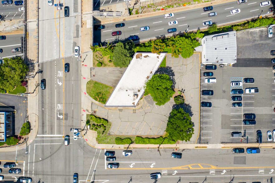 More Photos Of 2088 Lemoine Ave, Fort Lee General Retail For Lease