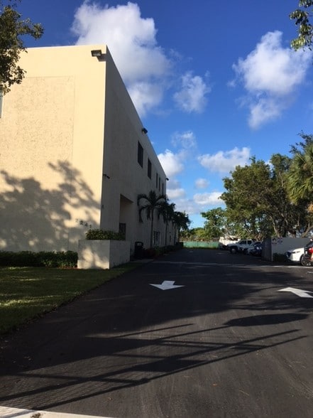 More Photos Of 2241 NW 22nd St, Pompano Beach Warehouse For Lease