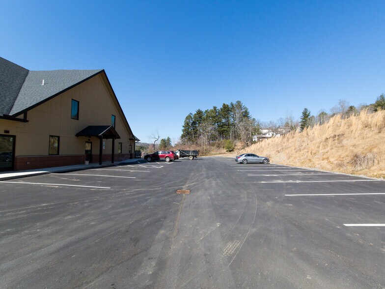 More Photos Of 208 Charlotte Hwy, Asheville Medical For Sale