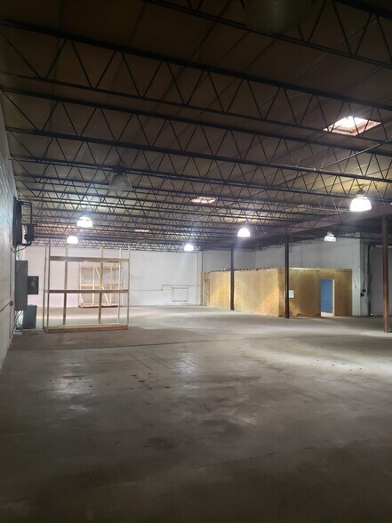 More Photos Of 1430 Reverend Abraham Woods Jr Blvd, Birmingham Warehouse For Lease