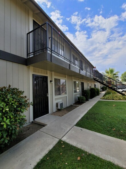 More Photos Of 330 Roberts Ln, Bakersfield Apartments For Sale