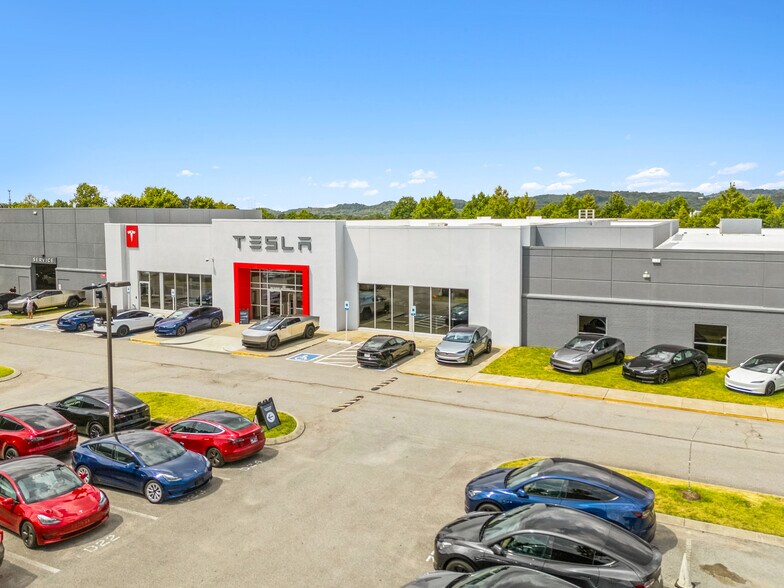 More Photos Of 300 Shingle Way, Franklin Auto Dealership For Sale
