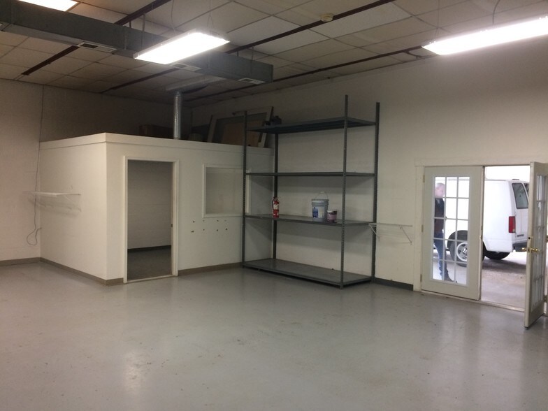 More Photos Of 2419 E High St, Springfield Storefront For Sale