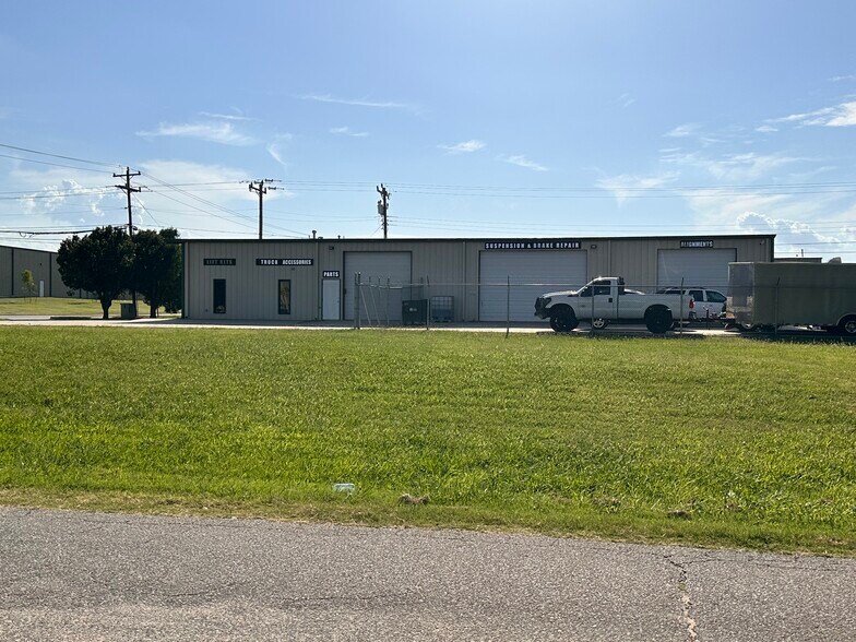 More Photos Of 5105 SW 29th St, Oklahoma City Manufacturing For Lease