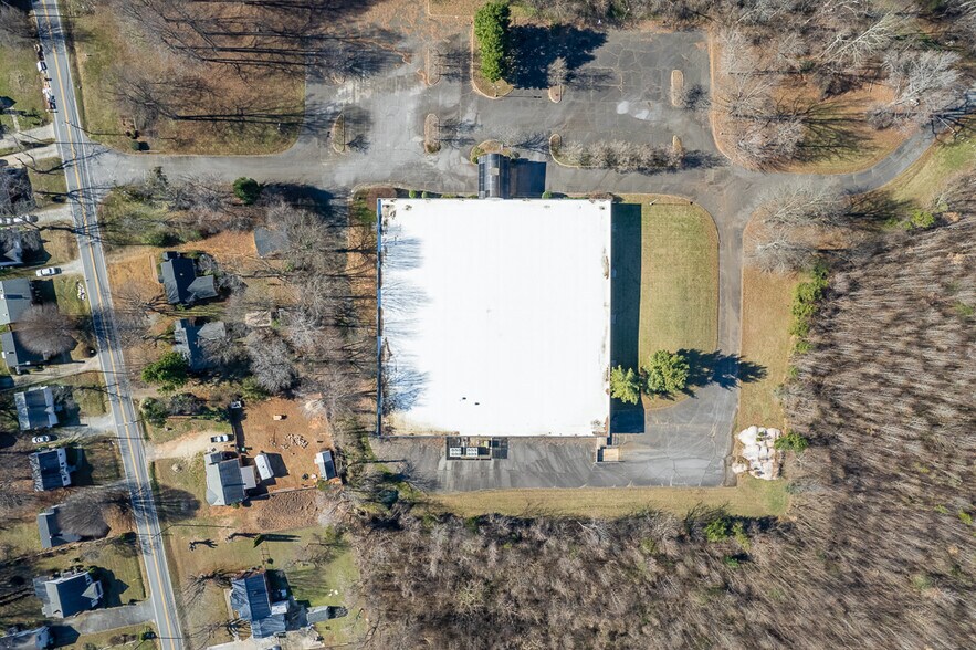 More Photos Of 205 Model Farm Rd, High Point Warehouse For Lease