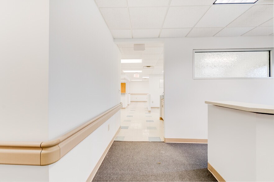 More Photos Of 860 NW Washington Blvd, Hamilton Medical For Lease