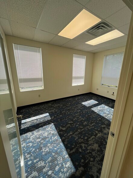 More Photos Of 875 Centerville Rd, Warwick Office For Sale