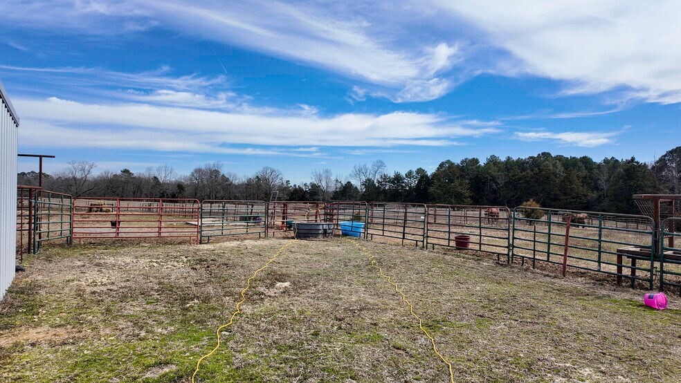 More Photos Of 99 Stacks Dr, Damascus Horse Stables For Sale