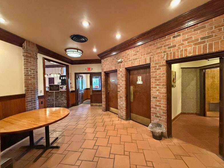 More Photos Of 18855 SW Tualatin Valley Hwy, Aloha Restaurant For Sale