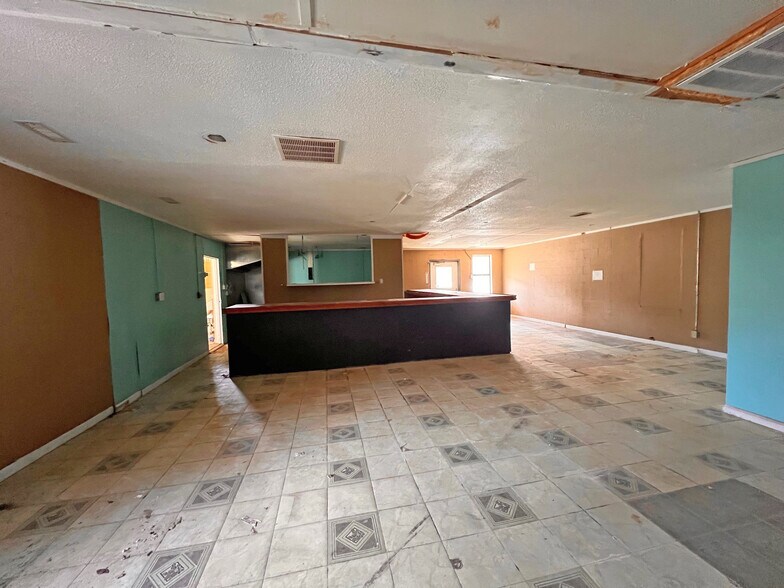 More Photos Of 3268 - 3244 River Fork Rd, Waterloo Bar For Sale